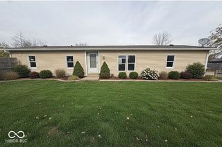 52 Fountain Lake Drive, Greenfield, IN 46140