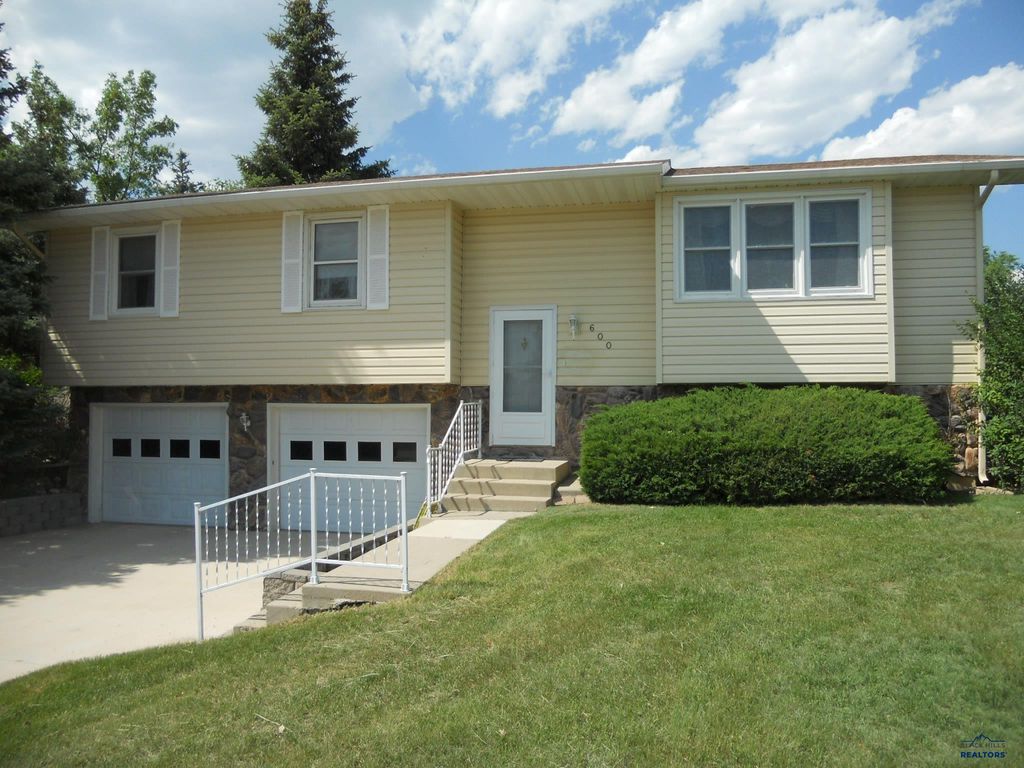 600 WESTWIND DR, Box Elder, SD 57719