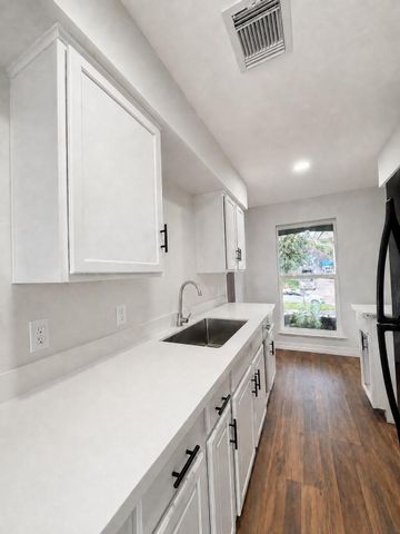 10942 Dunvegan Way, Houston, TX 77013