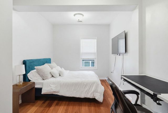 841 Saratoga St PH3, Boston, MA 02128