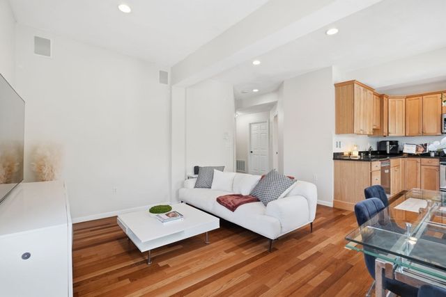 841 Saratoga St PH3, Boston, MA 02128