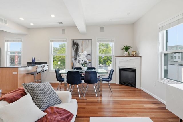 841 Saratoga St PH3, Boston, MA 02128