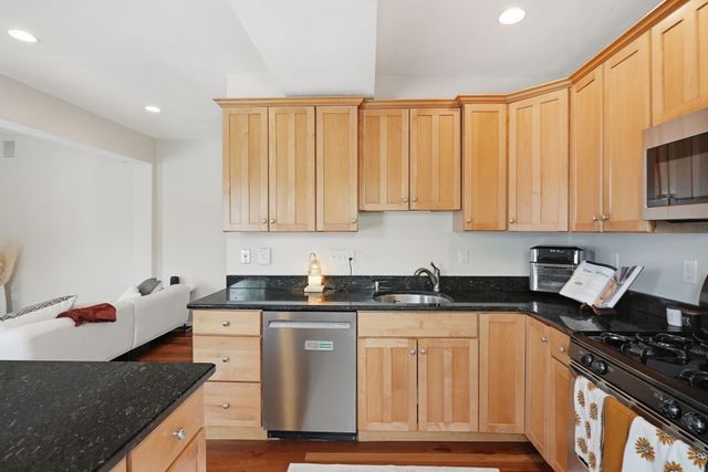 841 Saratoga St PH3, Boston, MA 02128
