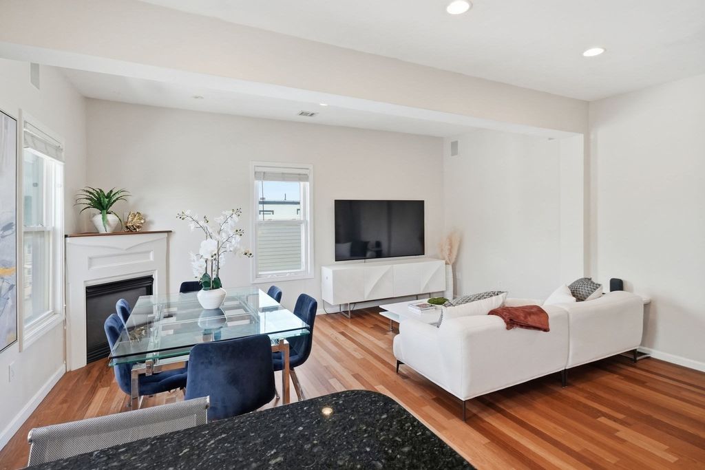841 Saratoga St PH3, Boston, MA 02128