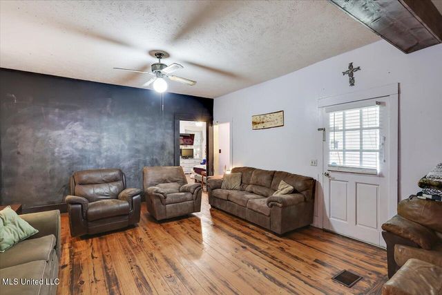 906 N Bennett Street, Crystal Springs, MS 39059
