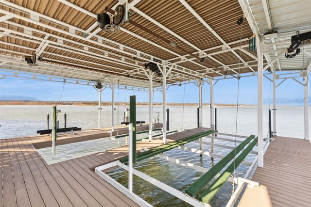 826 Cimmarron Bay Drive, Runaway Bay, TX 76426