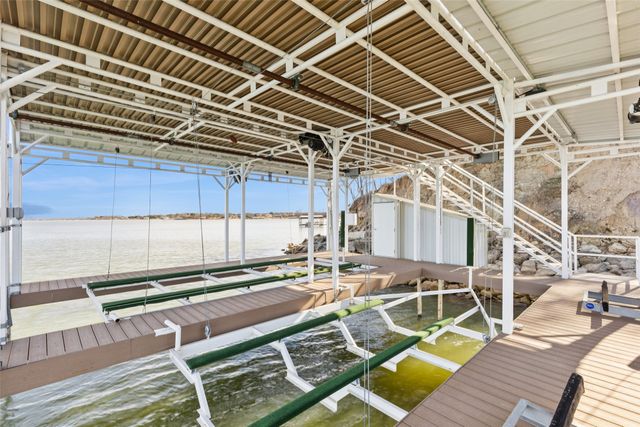 826 Cimmarron Bay Drive, Runaway Bay, TX 76426