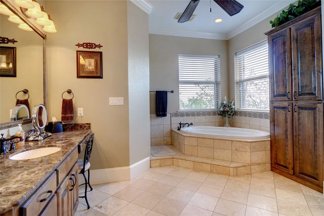 826 Cimmarron Bay Drive, Runaway Bay, TX 76426