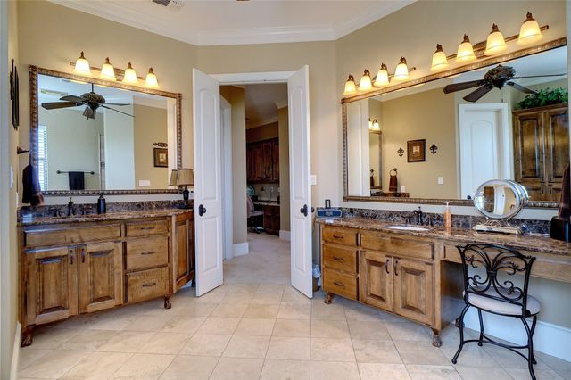 826 Cimmarron Bay Drive, Runaway Bay, TX 76426