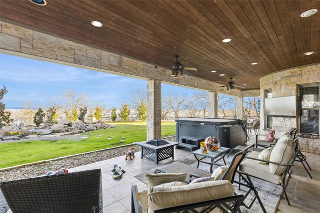 826 Cimmarron Bay Drive, Runaway Bay, TX 76426