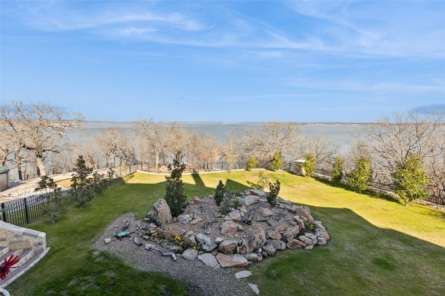 826 Cimmarron Bay Drive, Runaway Bay, TX 76426