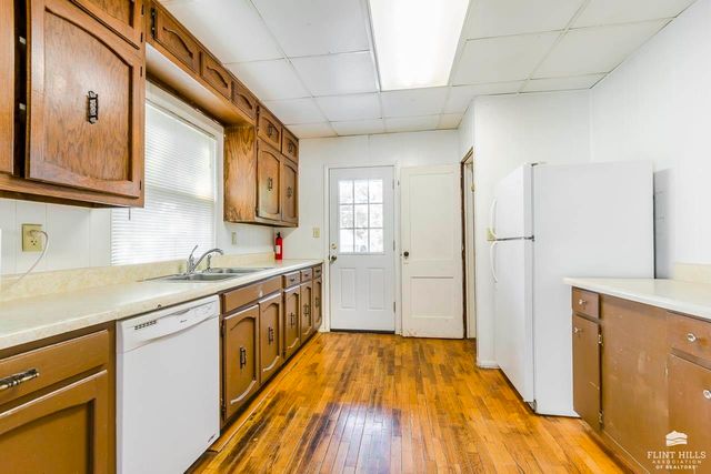 725 Bluemont Avenue, Manhattan, KS 66502