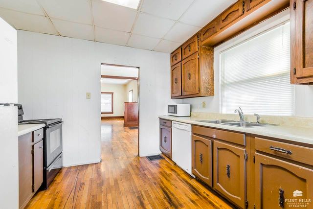 725 Bluemont Avenue, Manhattan, KS 66502