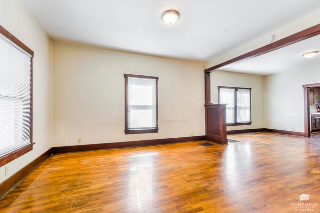 725 Bluemont Avenue, Manhattan, KS 66502