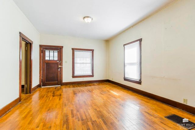 725 Bluemont Avenue, Manhattan, KS 66502