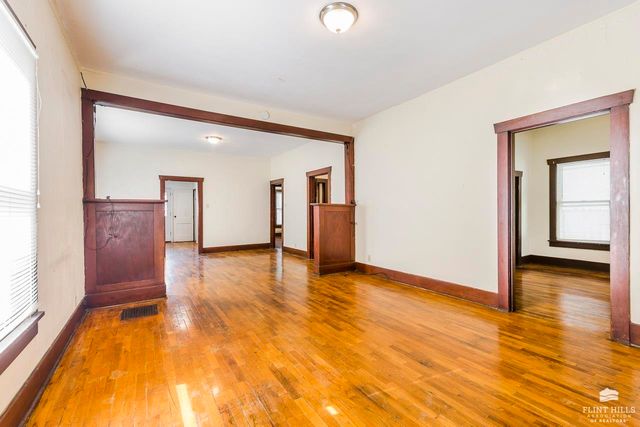 725 Bluemont Avenue, Manhattan, KS 66502