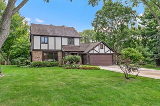 2916 Skyline Drive, Crystal Lake, IL 60012