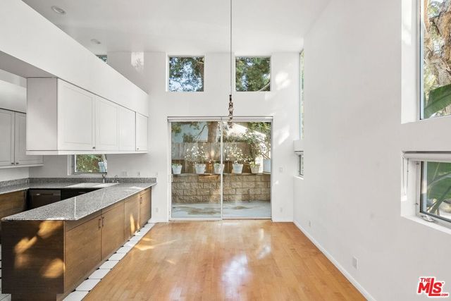 1011 Pacific Street 1, Santa Monica, CA 90405