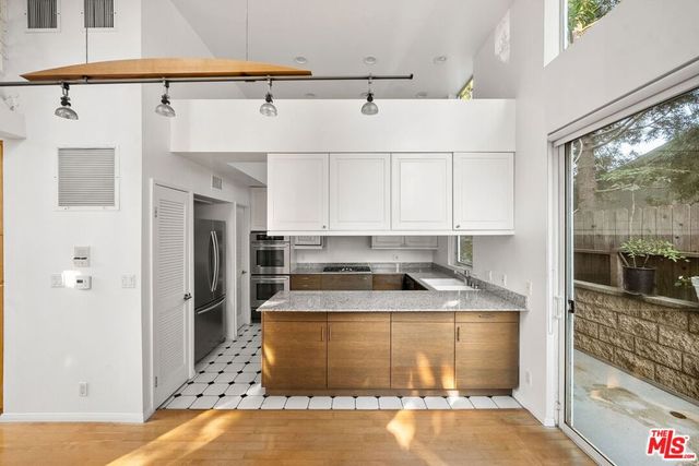 1011 Pacific Street 1, Santa Monica, CA 90405