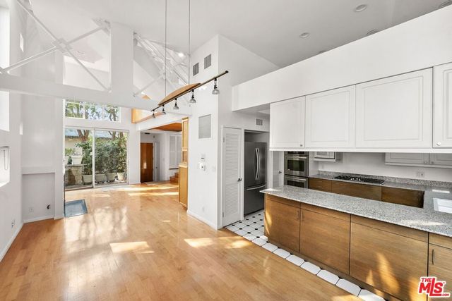 1011 Pacific Street 1, Santa Monica, CA 90405