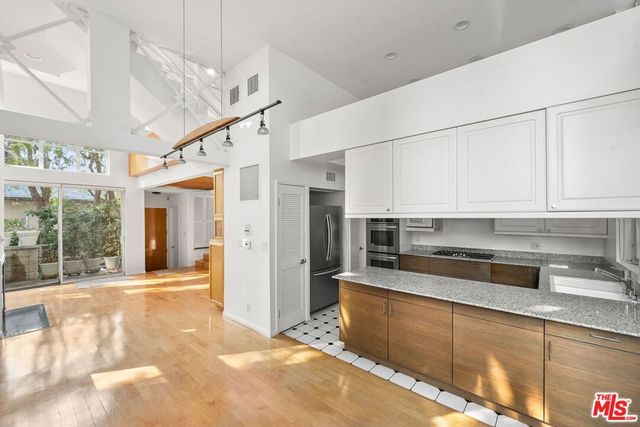 1011 Pacific Street 1, Santa Monica, CA 90405