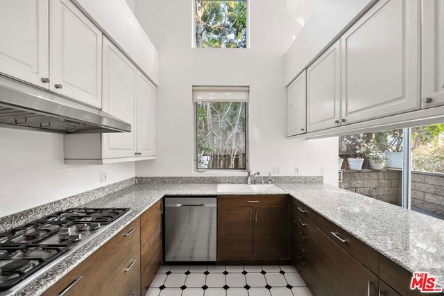 1011 Pacific Street 1, Santa Monica, CA 90405