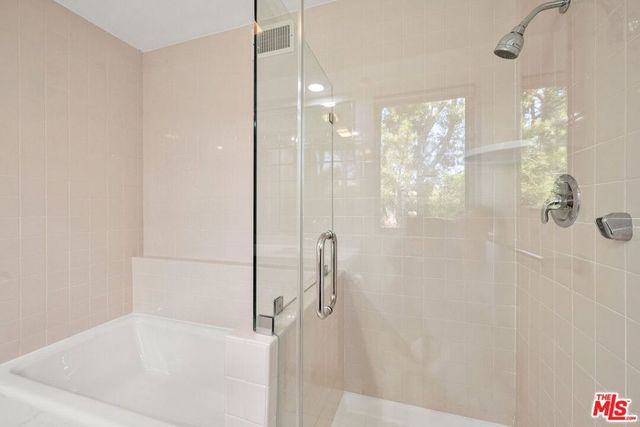 1011 Pacific Street 1, Santa Monica, CA 90405