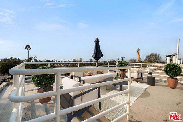 1011 Pacific Street 1, Santa Monica, CA 90405