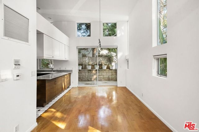 1011 Pacific Street 1, Santa Monica, CA 90405