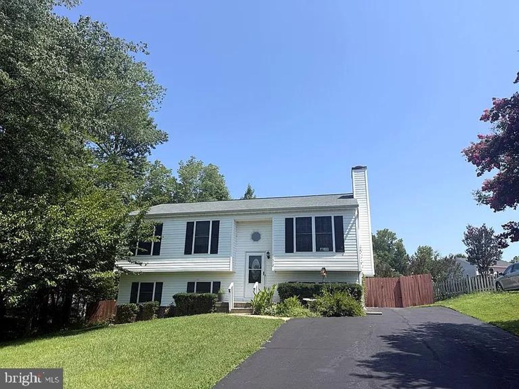11512 WOODLAND VIEW DR, Fredericksburg, VA 22407