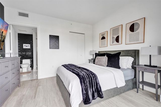 121 NE 34th St 910, Miami, FL 33137