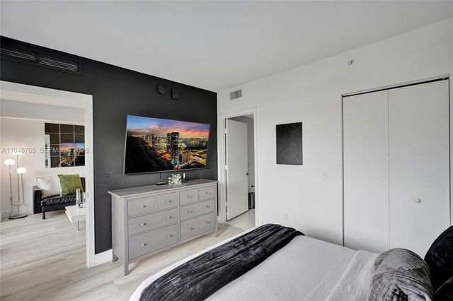 121 NE 34th St 910, Miami, FL 33137