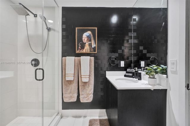 121 NE 34th St 910, Miami, FL 33137