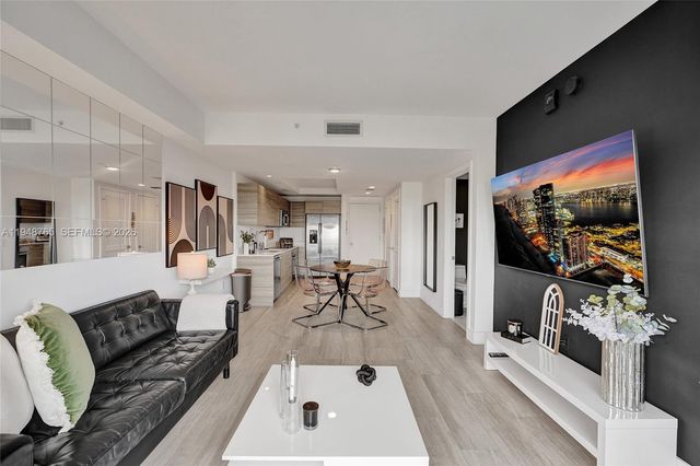 121 NE 34th St 910, Miami, FL 33137