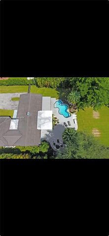 241 SW 129th Ave, Miami, FL 33184