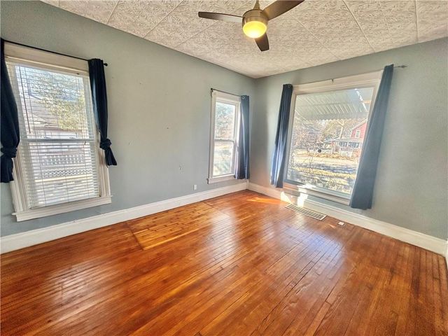 1821 S Sterling Avenue, Independence, MO 64052