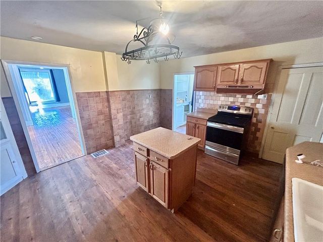 1821 S Sterling Avenue, Independence, MO 64052