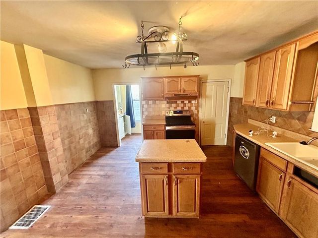 1821 S Sterling Avenue, Independence, MO 64052