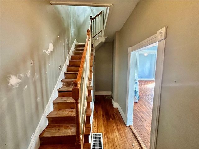 1821 S Sterling Avenue, Independence, MO 64052