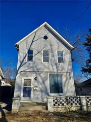 1821 S Sterling Avenue, Independence, MO 64052