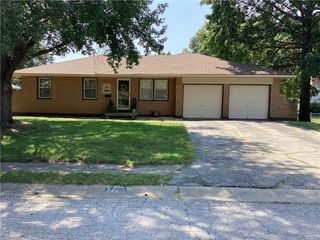 17705 E Redwood Drive, Independence, MO 64056