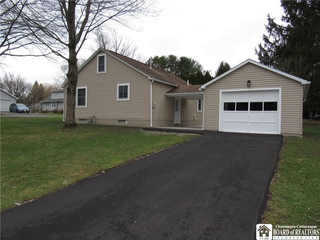 16 Columbia Avenue, Ellicott, NY 14701