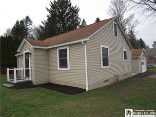 16 Columbia Avenue, Ellicott, NY 14701