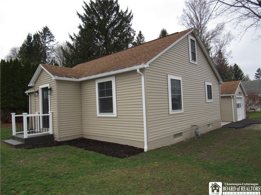 16 Columbia Avenue, Ellicott, NY 14701