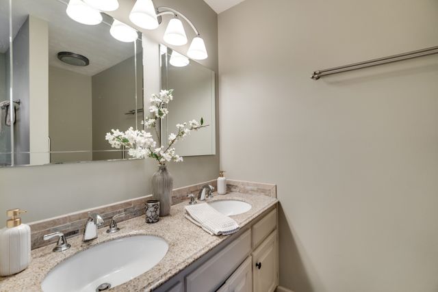 1010 Ash Cir, La Vergne, TN 37086
