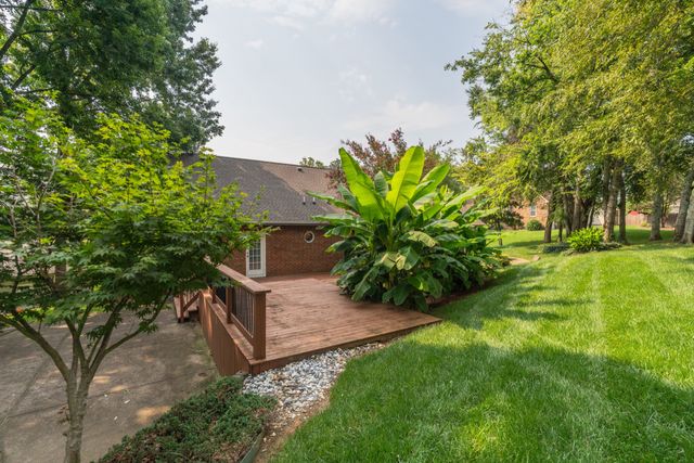 1010 Ash Cir, La Vergne, TN 37086