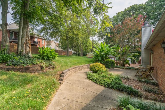 1010 Ash Cir, La Vergne, TN 37086