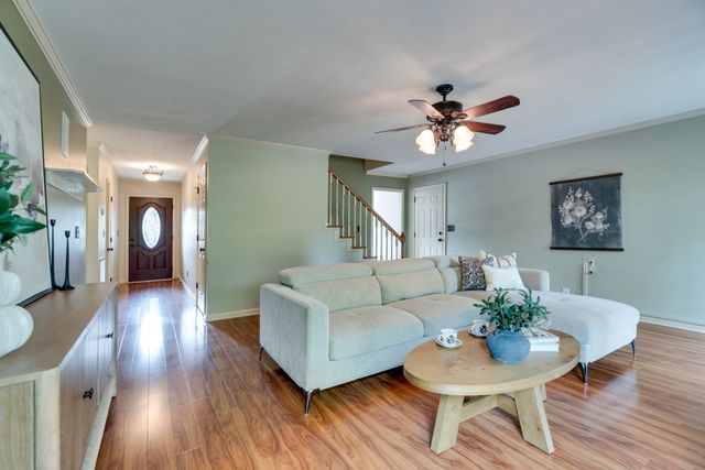 1010 Ash Cir, La Vergne, TN 37086