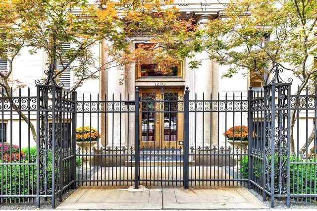 1210 N Astor Street 3B, Chicago, IL 60610