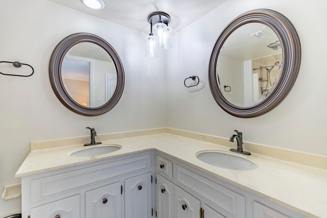 2288 Bordeaux Walk D2, Highland, IN 46322